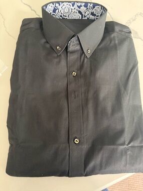 Men's Black Long-Sleeve Button-Down Shirt